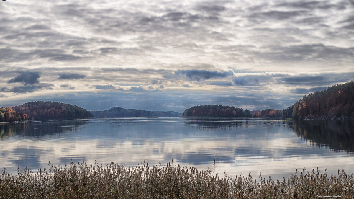 И не понять То ли озеро в небе плывет....... - Ольга Cоломатина