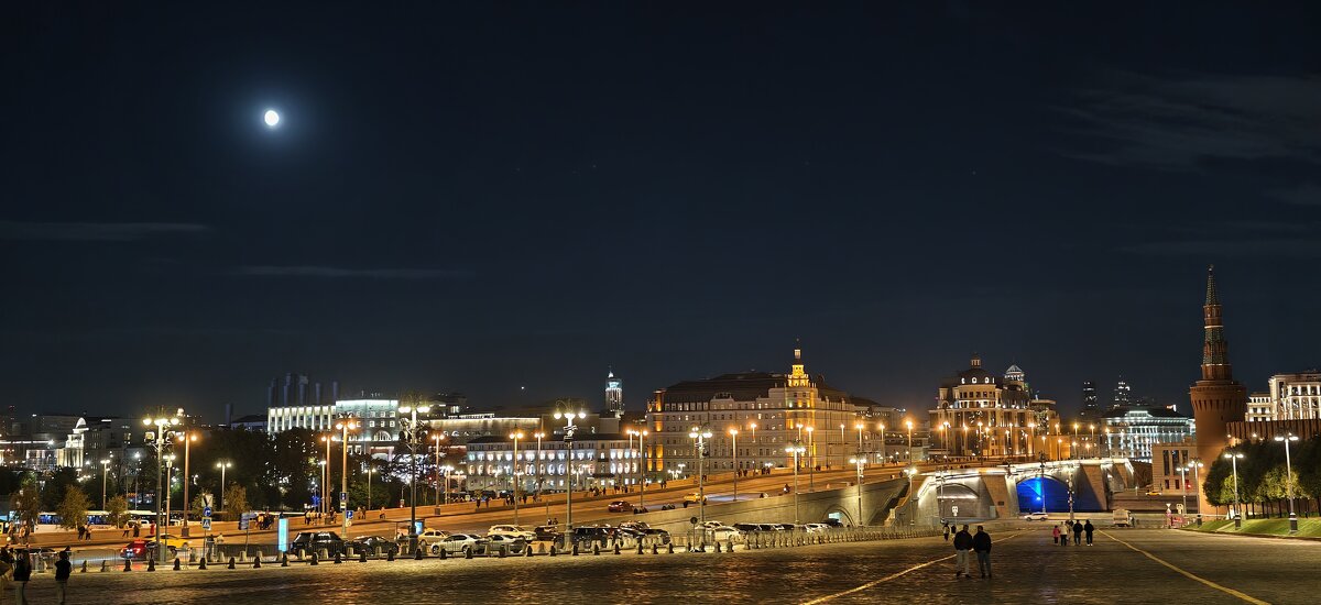 Луна над Васильевским спуском и Большим Москворецким мостом - <<< Наташа >>> Луна над Васильевским спуском и Большим Москворецким мостом - <<< Наташа >>>