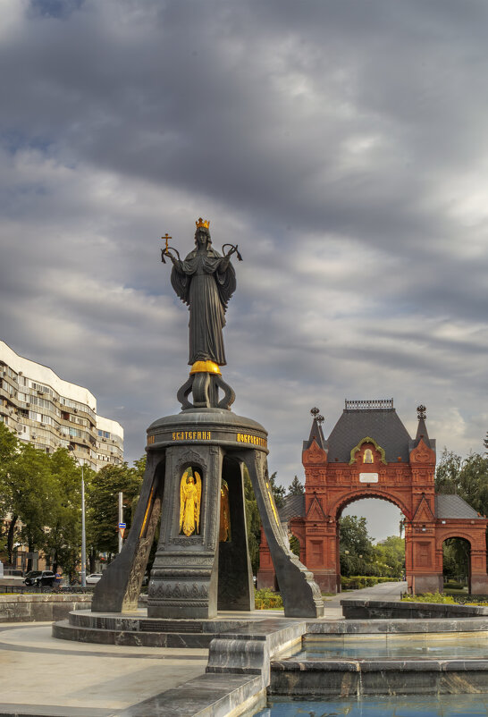 Краснодар. Св. Екатерина и Александровская арка (на заднем плане) - Игорь Протасов Краснодар. Св. Екатерина и Александровская арка (на заднем плане) - Игорь Протасов