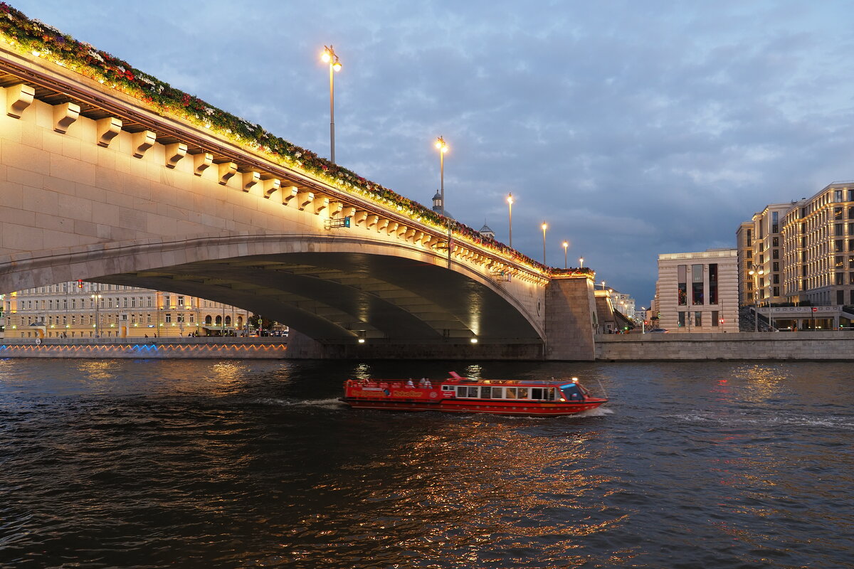 Из вечерних прогулок по Москве. (Большой Москворецкий мост.) - Евгений Седов
