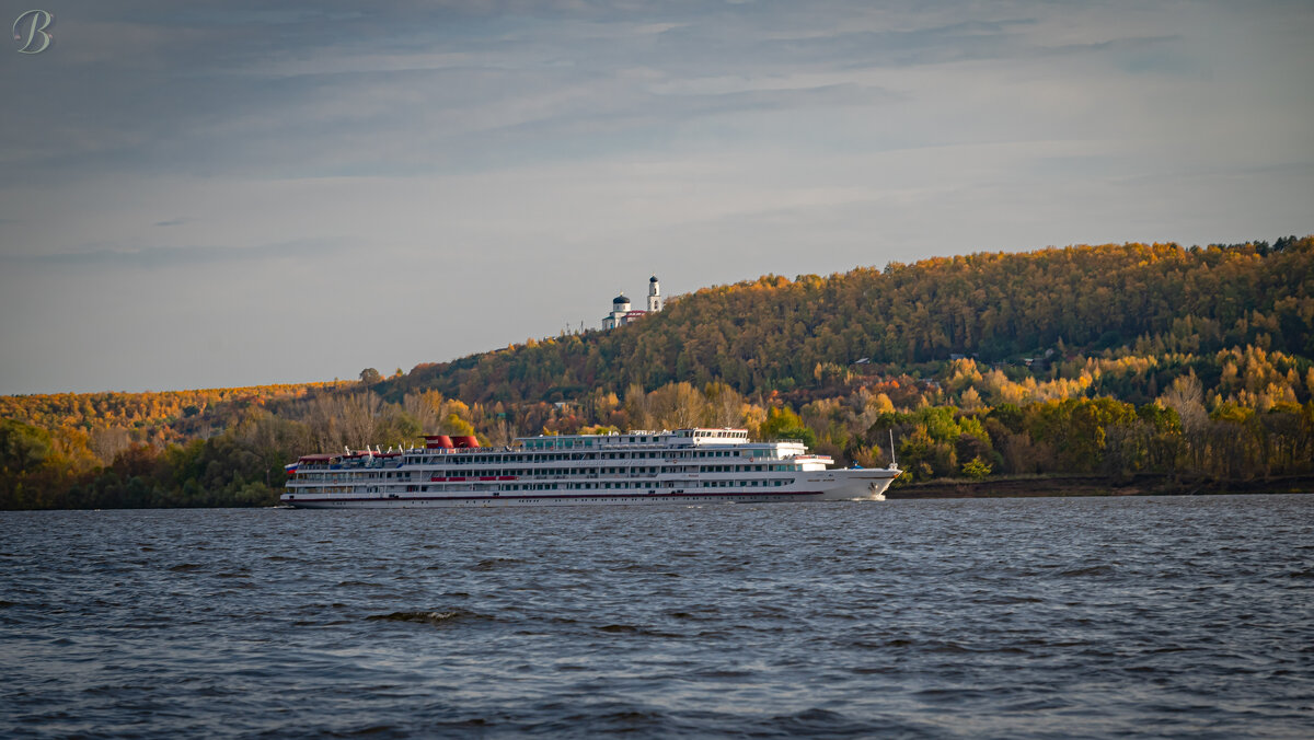 "А по Волге вверх теплоход" - Валерий 