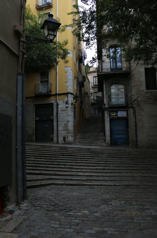 Узкие переулки Жироны - Ольга 