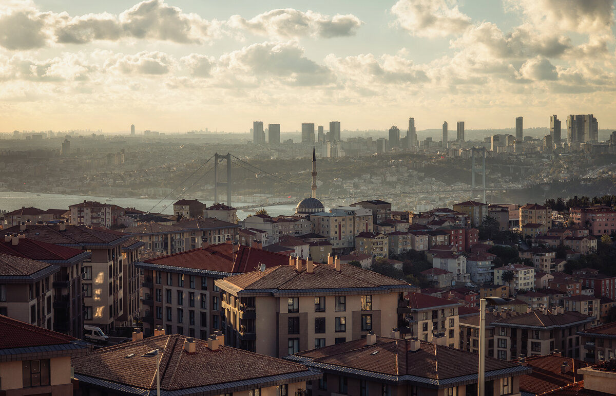 Место, где город делится на два континента. - Лилия .