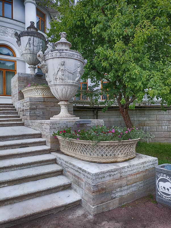 Елагинский дворец. Фрагмент лестницы. - Лилия *