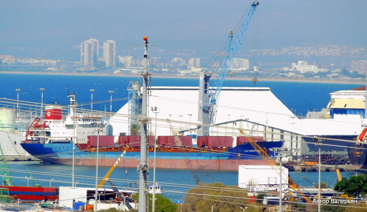 Сухогруз под разгрузкой. - Валерьян 