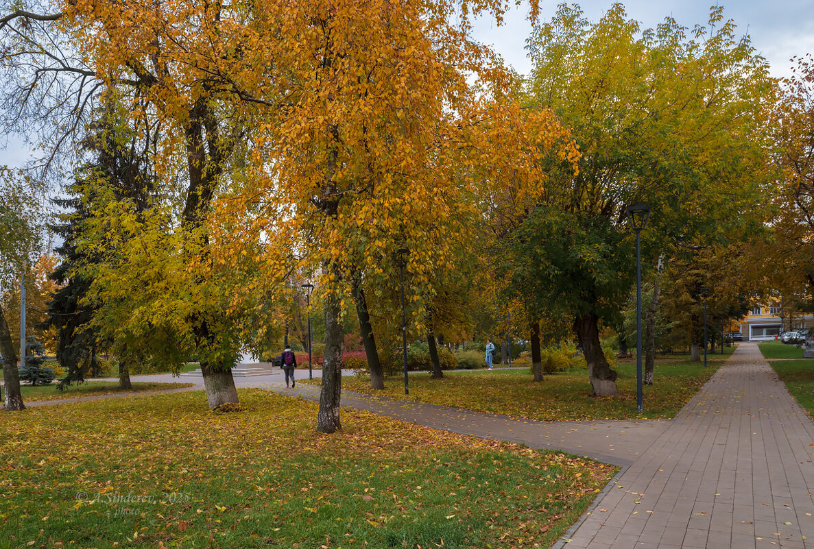 Октябрьский день - Александр Синдерёв