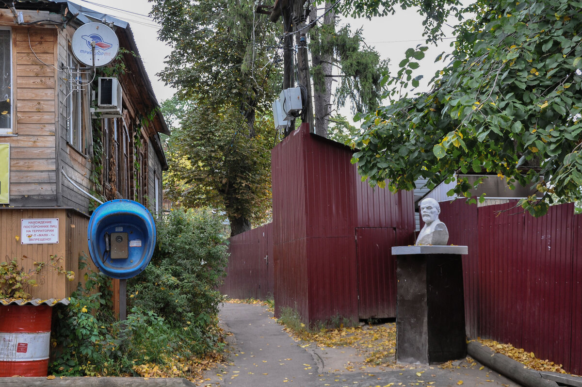 Центральная улица в дачном посёлке - Татьяна Машошина