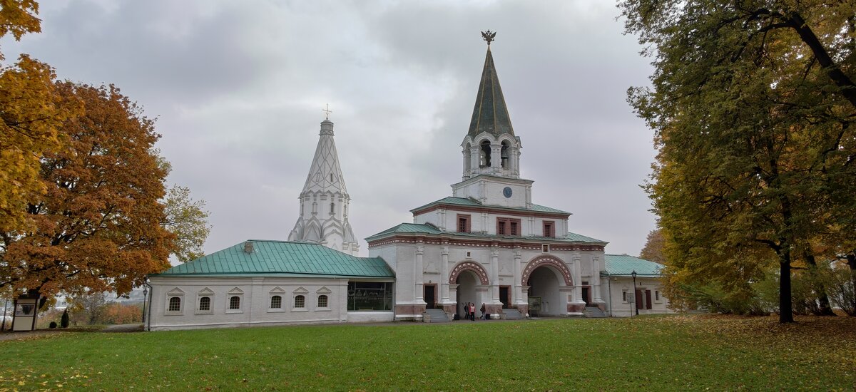 Передние ворота и церковь Вознесения в Коломенском - <<< Наташа >>>