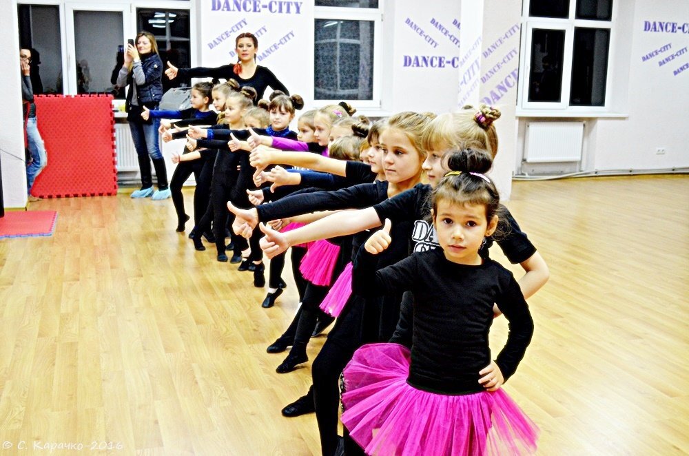 Юні танцюристи - Степан Карачко