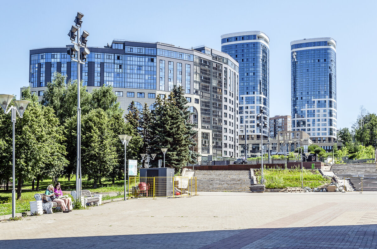 Площадь Дружбы - Андрей Щетинин