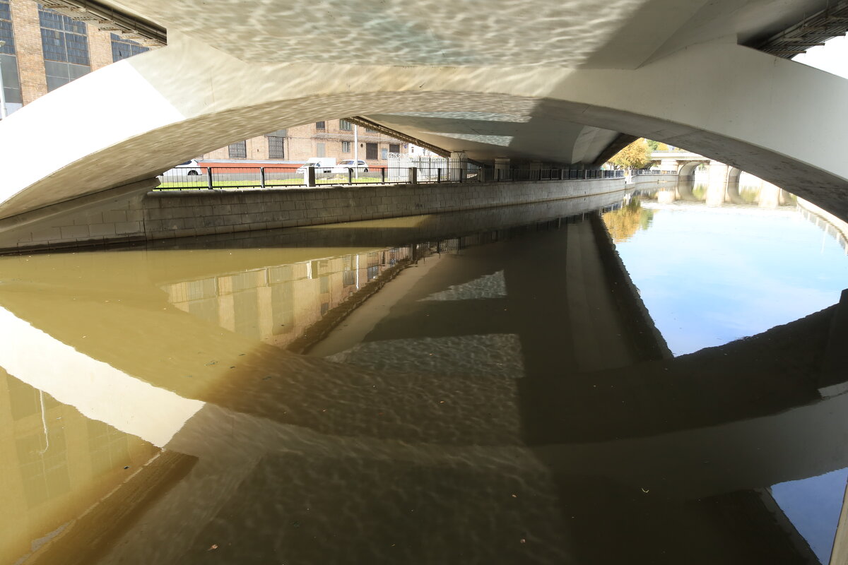 Под мостом - Roman stories -