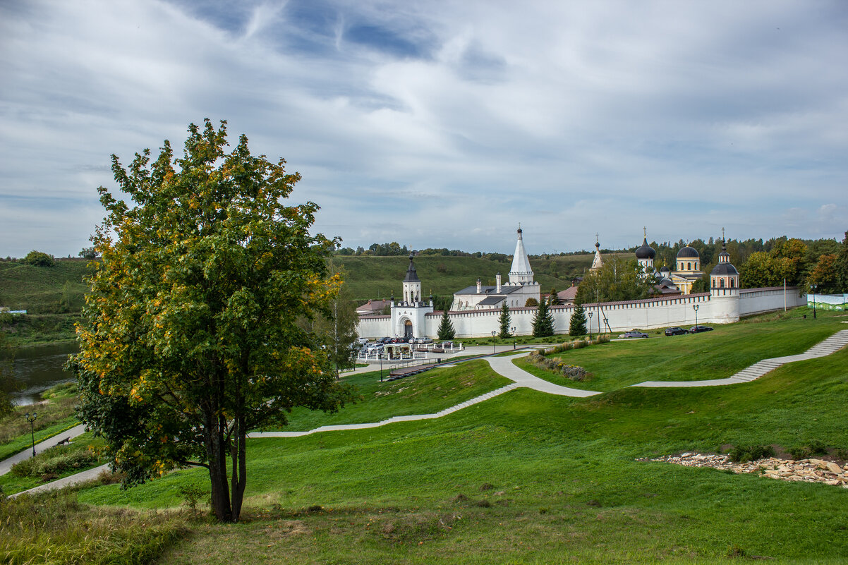 Старица. Успенский монастырь со смотровой площадки. - Михаил "Skipper"
