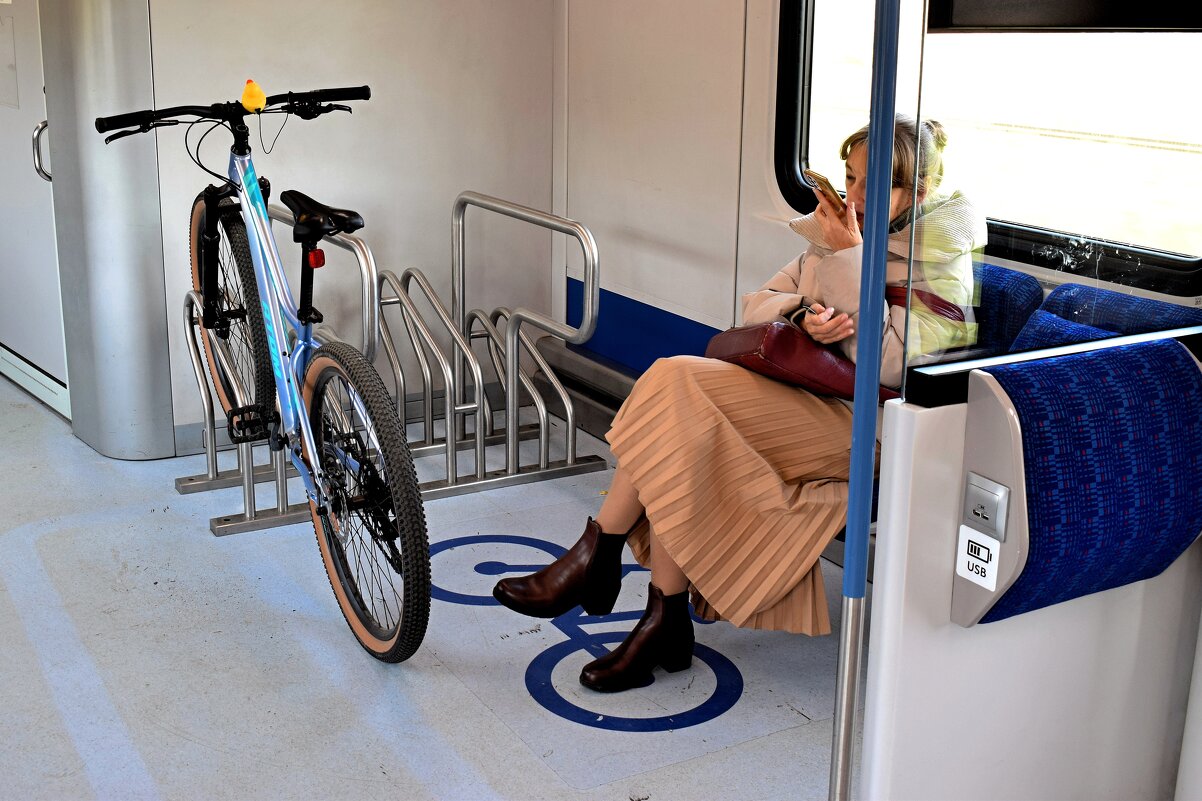 Барышня и велосипед. - Татьяна Помогалова Барышня и велосипед. - Татьяна Помогалова