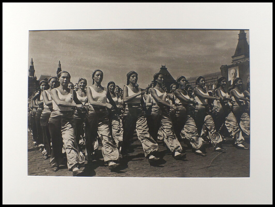 Николай Кулешов / Цветущая юность. Парад физкультурников на Красной площади. 20 лет ВЛКСМ / 1938 г. - zavitok *