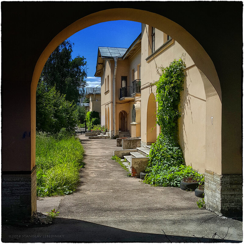 My magic Petersburg_03699-2_дворик по проспекту Елизарова - Станислав Лебединский My magic Petersburg_03699-2_дворик по проспекту Елизарова - Станислав Лебединский