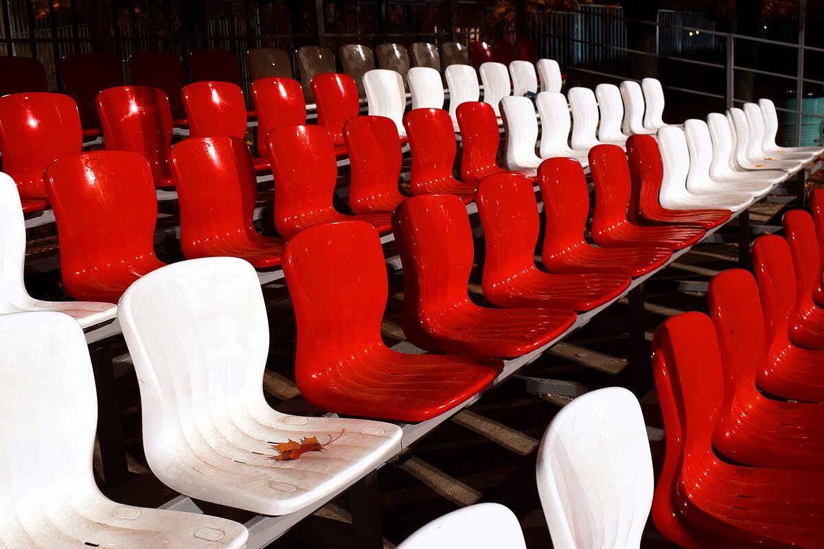 Трибуны под навесом. Места занимает осень. - Татьяна Помогалова Трибуны под навесом. Места занимает осень. - Татьяна Помогалова