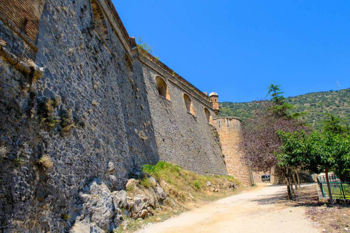 Фортификационные стены форта Либерия - Георгий А