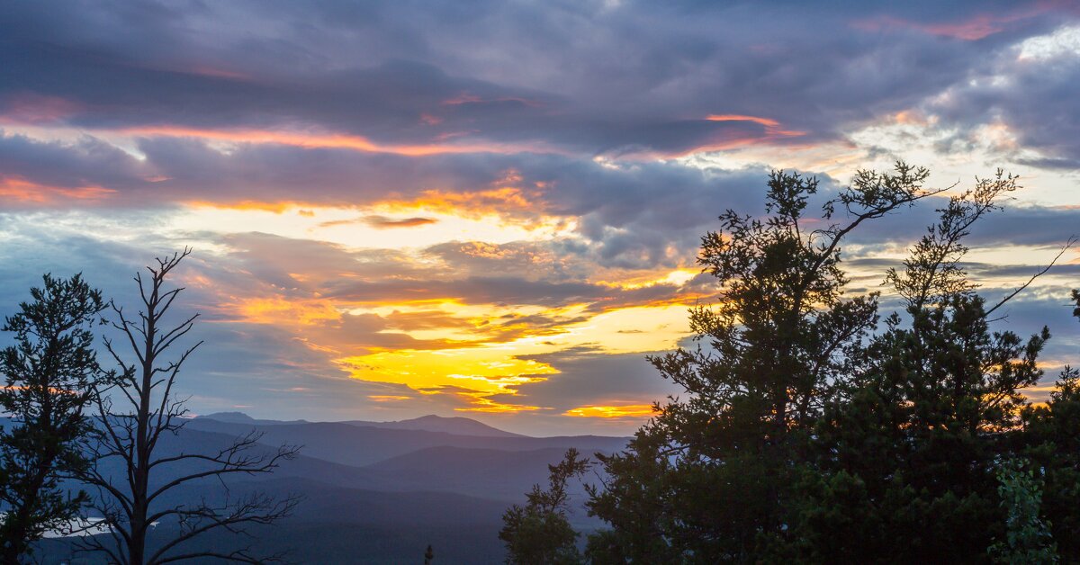 Закат на перевале (21:41). Ильменский хребет, г. Миасс, Машгородок. - Алексей Трухин