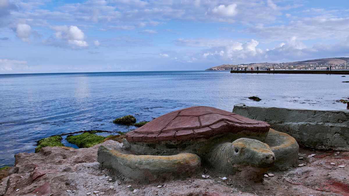 Последние из отдыхающих в Феодосии - Эдуард Тищенко