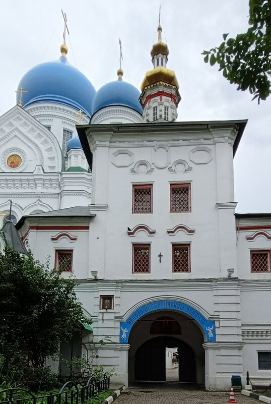 вход в монастырь - Галина R...