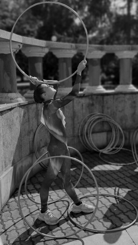 Девушка с обручем - Радмир Арсеньев