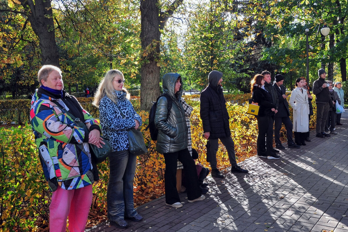 Кольцовский сквер, слушаем живую поэзию - Татьяна Машошина Кольцовский сквер, слушаем живую поэзию - Татьяна Машошина