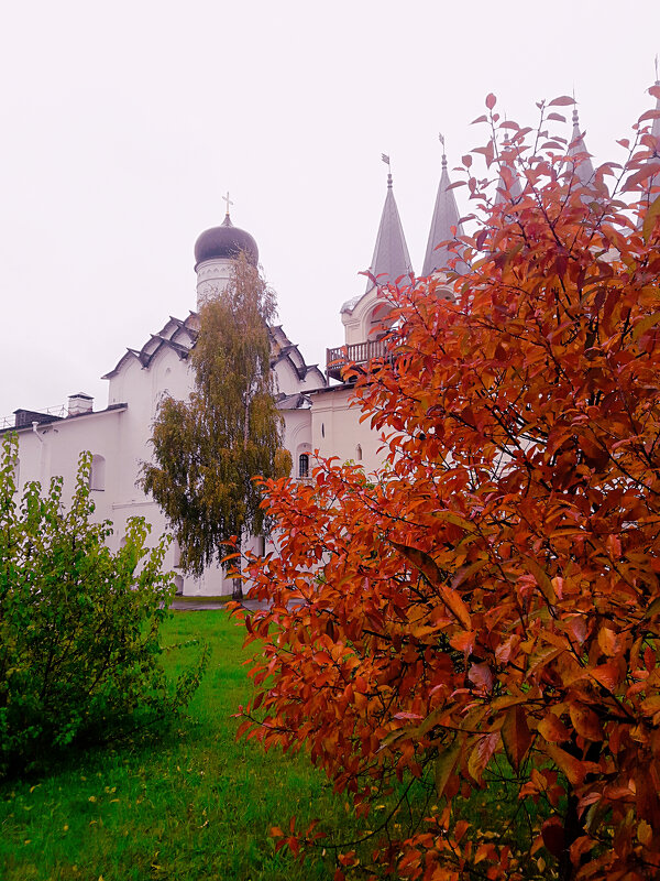 Осений монастырь - Сергей Кочнев