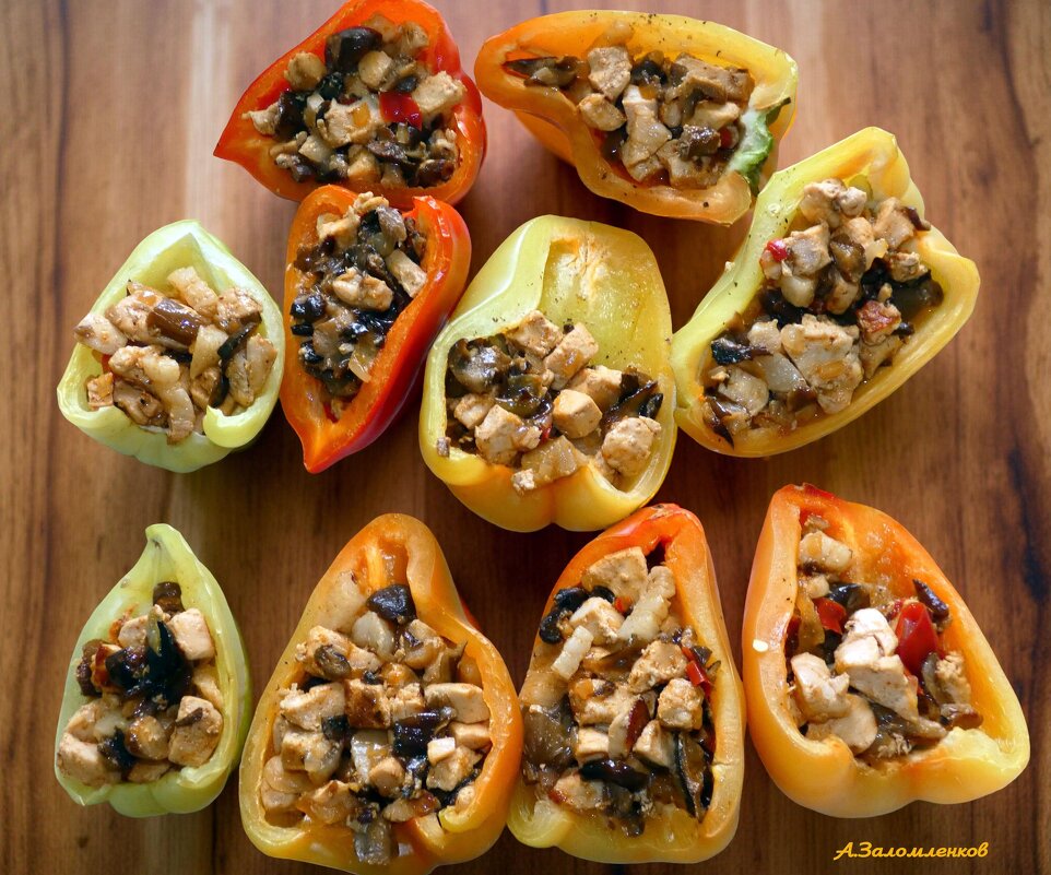 Перчики, фаршированные куриной грудкой и грибами..:-) - Андрей Заломленков