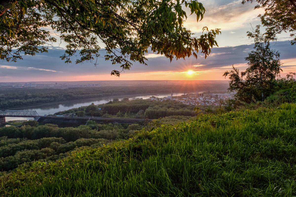 "И закат, уж почти догорает..." - Сергей Шатохин 