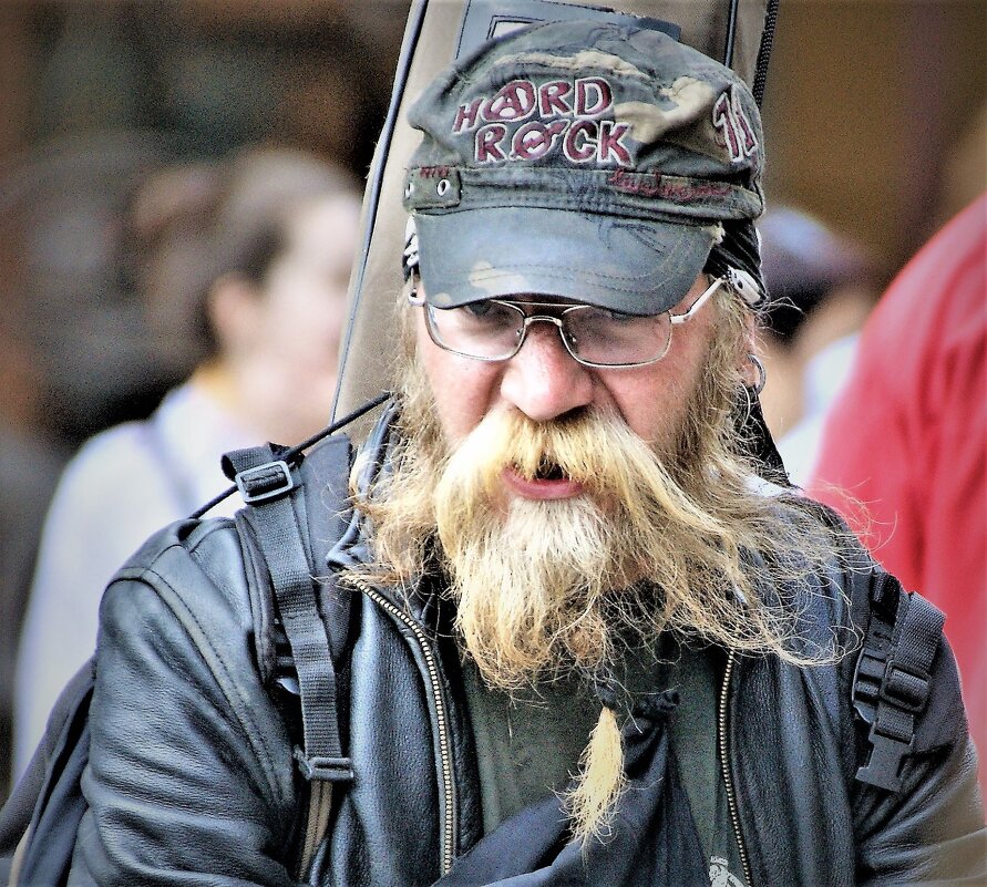 *** - Виктор Никитенко