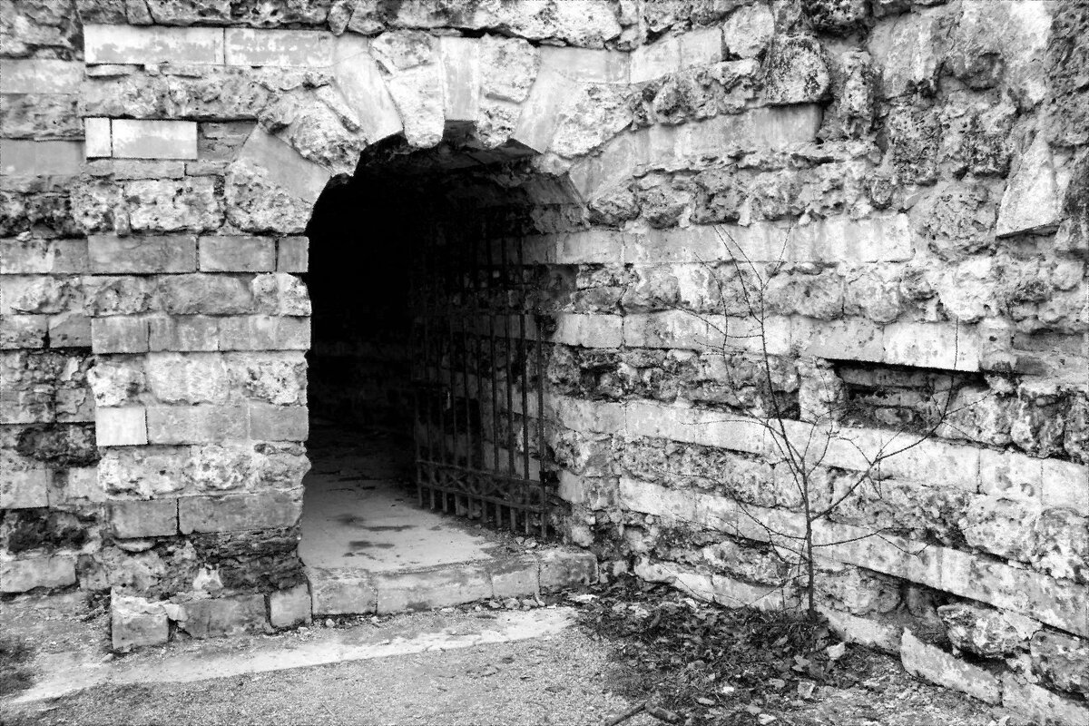 Дверь грота - dindin 