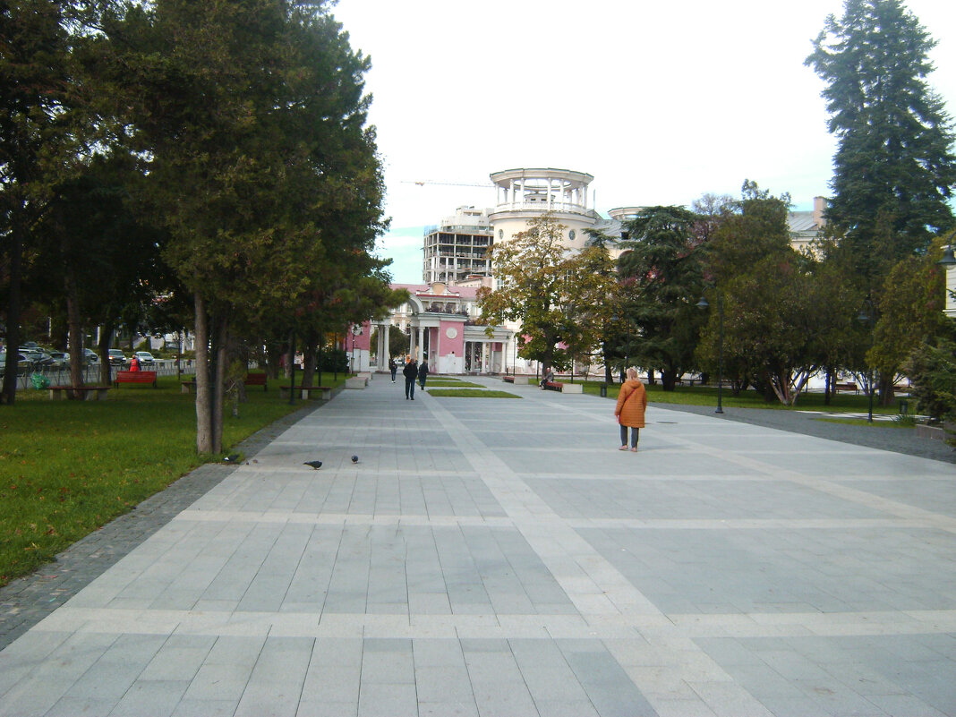 В горсаду чисто и уютно - Валентин Семчишин