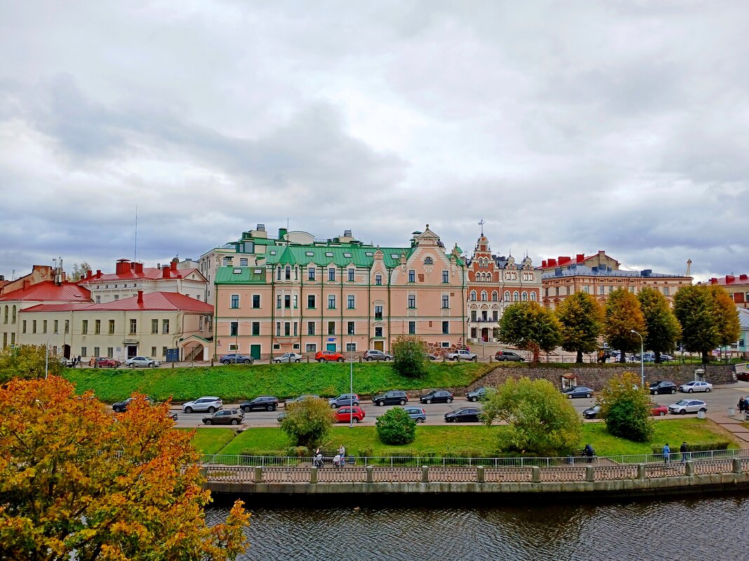 Вид на дом Векрута с территории Выборского замка. - Лия ☼