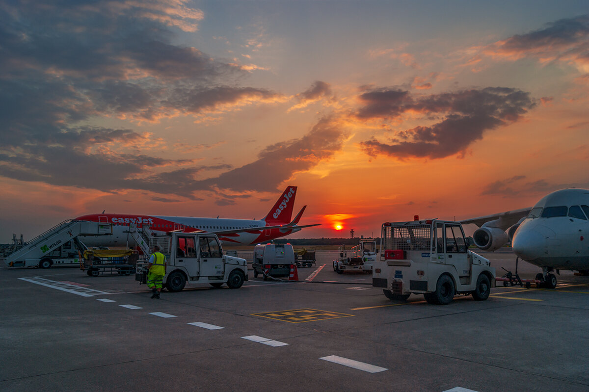 В Аэропорту города Берлин - Игорь Сикорский В Аэропорту города Берлин - Игорь Сикорский