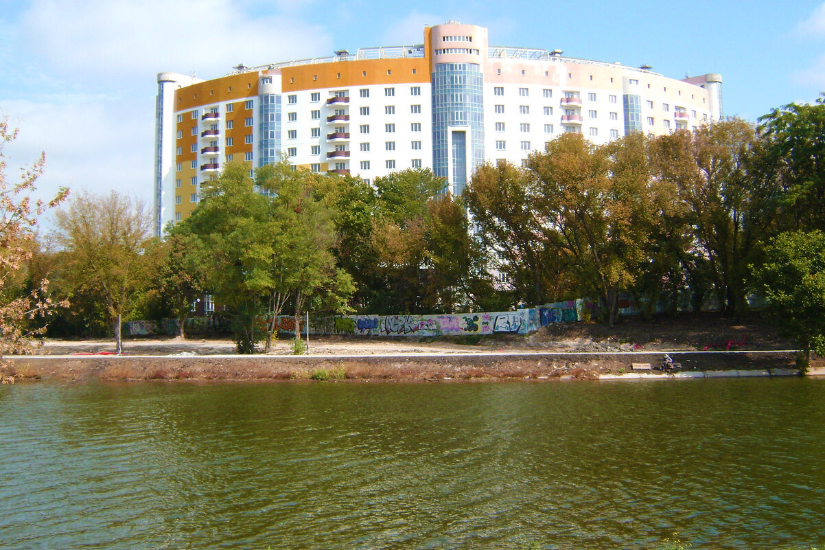 Дом у озера - Валентин Семчишин Дом у озера - Валентин Семчишин