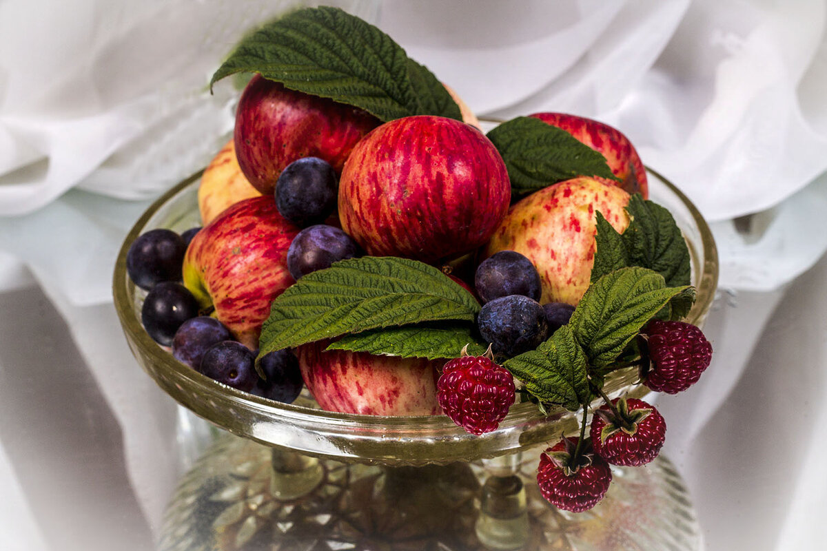 Фрукты и ягоды - Людмила Павловна Крышковец