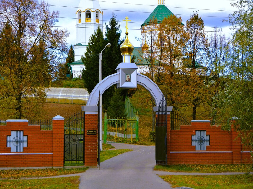 Чебоксары. Арка ворот Спасо-Преображенского женского монастыря. - Пётр Чернега