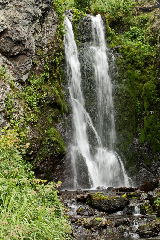 Водопад на берегу моря. Залив Анива. Сахалин. - Ирина Нафаня