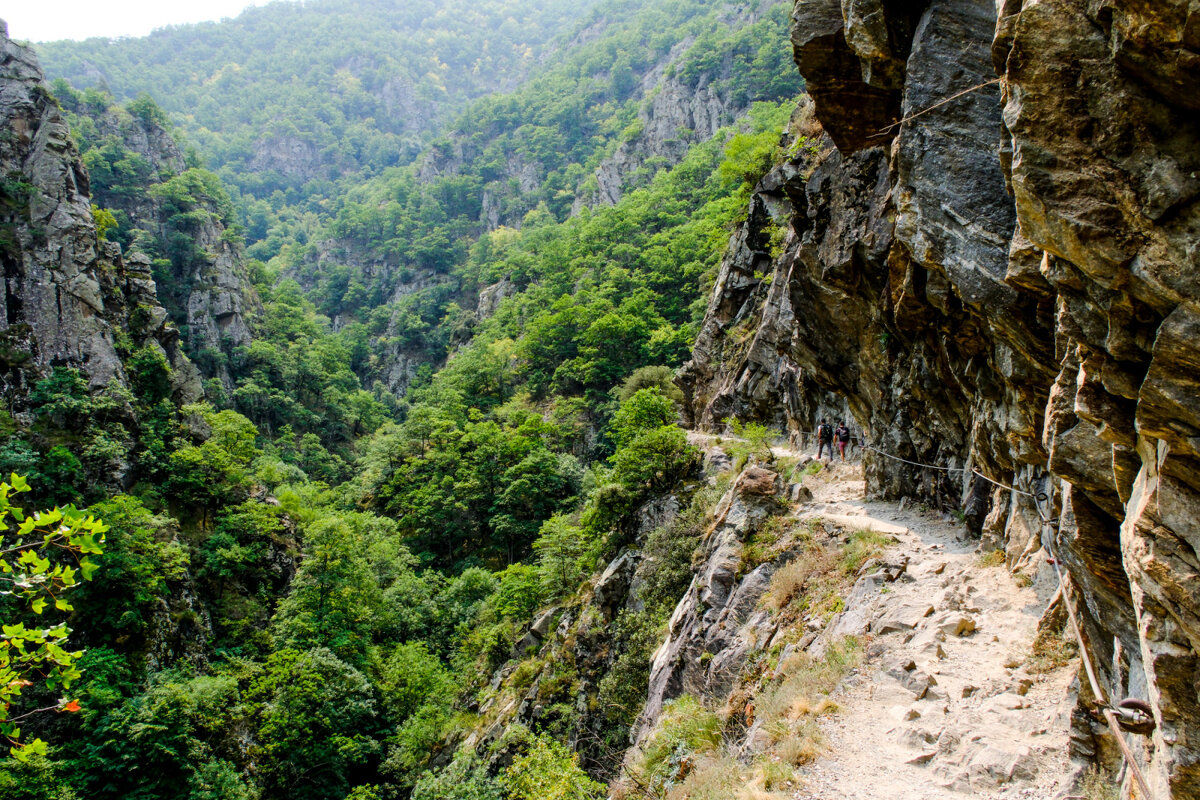 Узкая тропинка - Георгий А Узкая тропинка - Георгий А