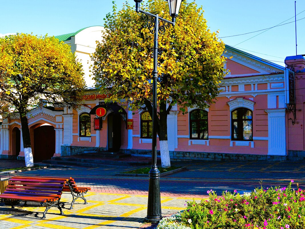 Чебоксары. Дом по бульвару Купца Ефремова 4. - Пётр Чернега Чебоксары. Дом по бульвару Купца Ефремова 4. - Пётр Чернега