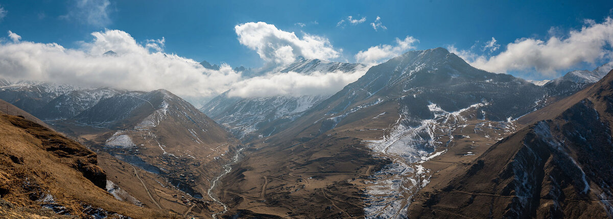 Вид на Цейский хребет со смотровой площадки села Камунта. Северная Осетия-Алания. - Дина Евсеева