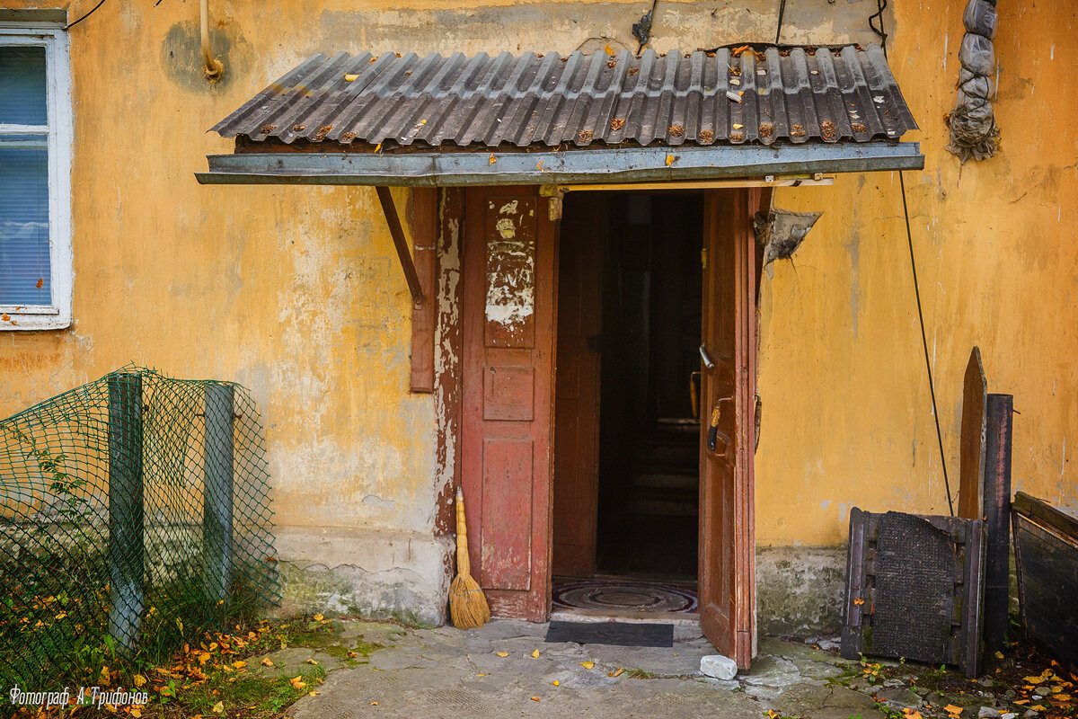 Подъезд старого дома - Алексей Трифонов