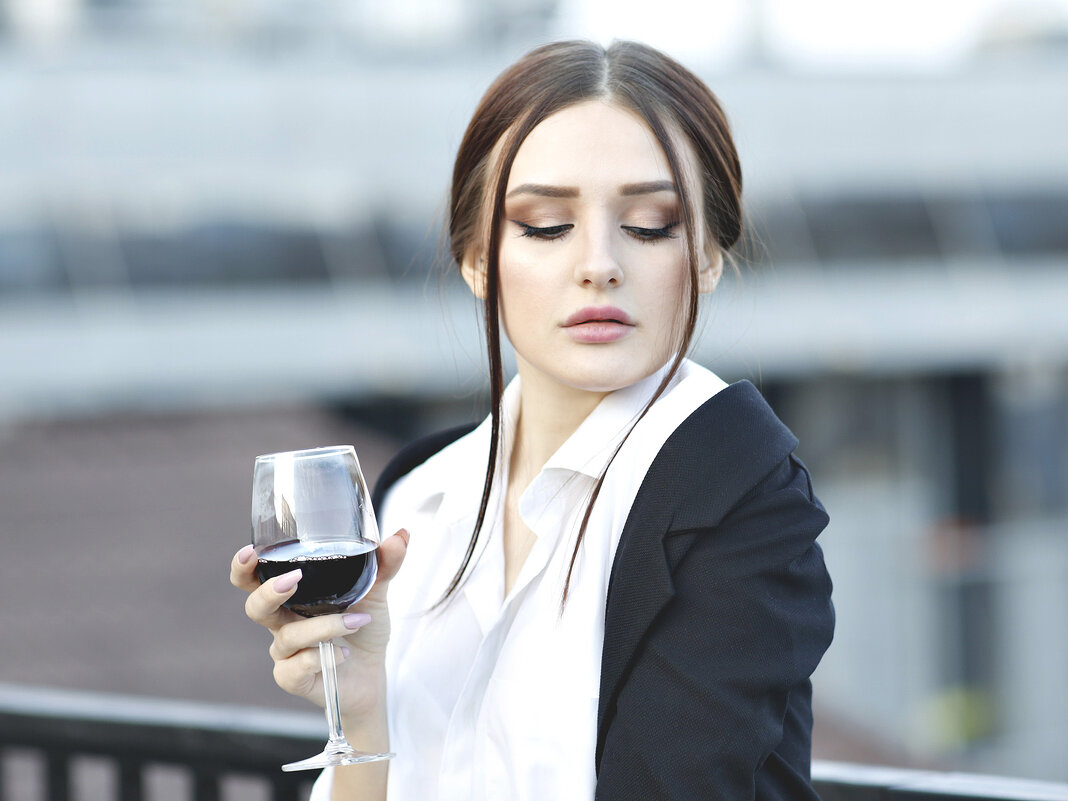 Можно ли выпускать на крышу дома девушек с вином? (2) - Игорь Парв