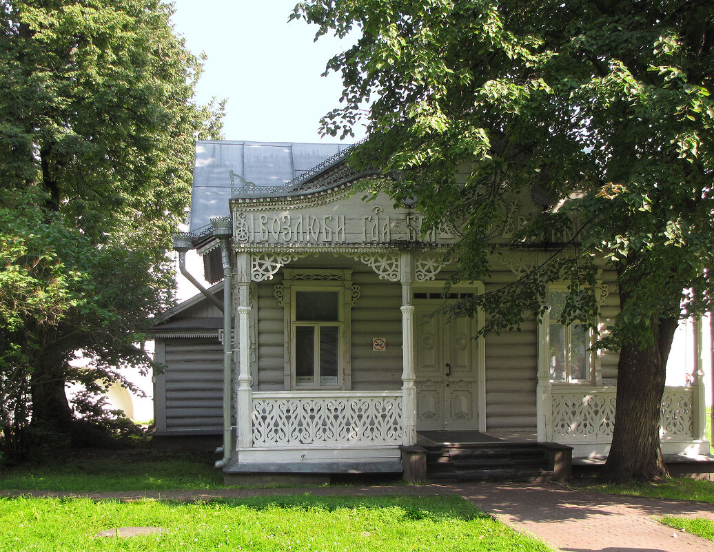 Архиерейский летний дом - Александр Ильчевский Архиерейский летний дом - Александр Ильчевский
