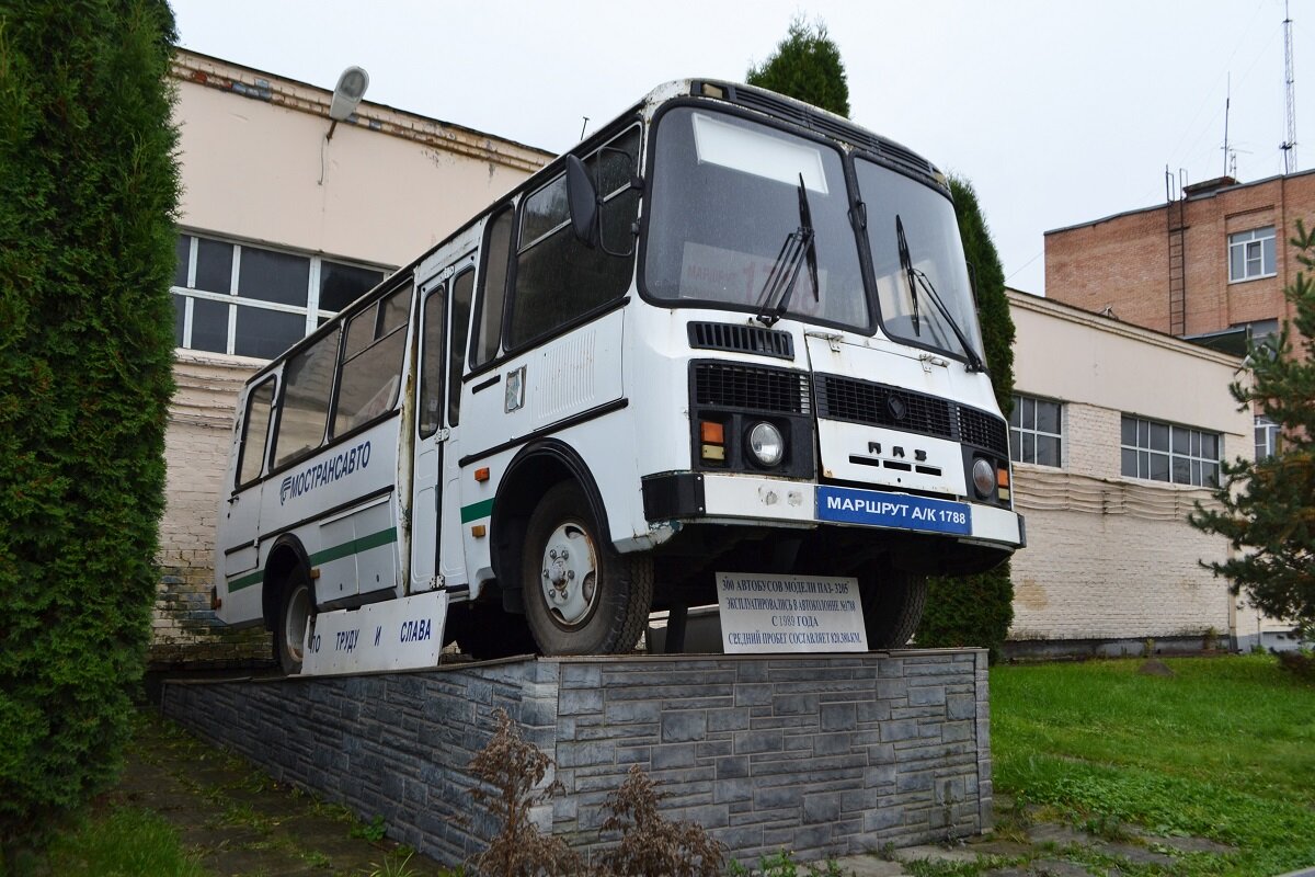 «Кто ж его посадит? Он-же памятник!» - Олег Ховренков