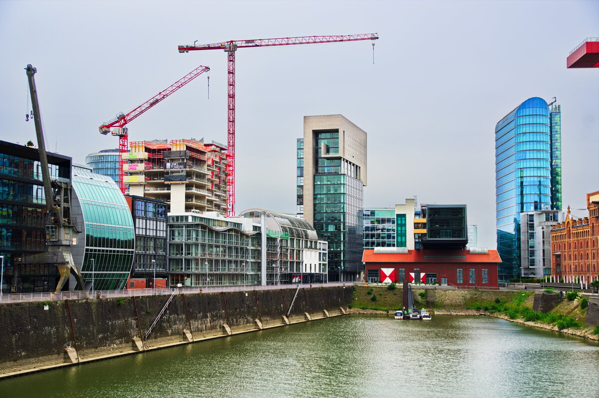 *** - Witalij Löwin