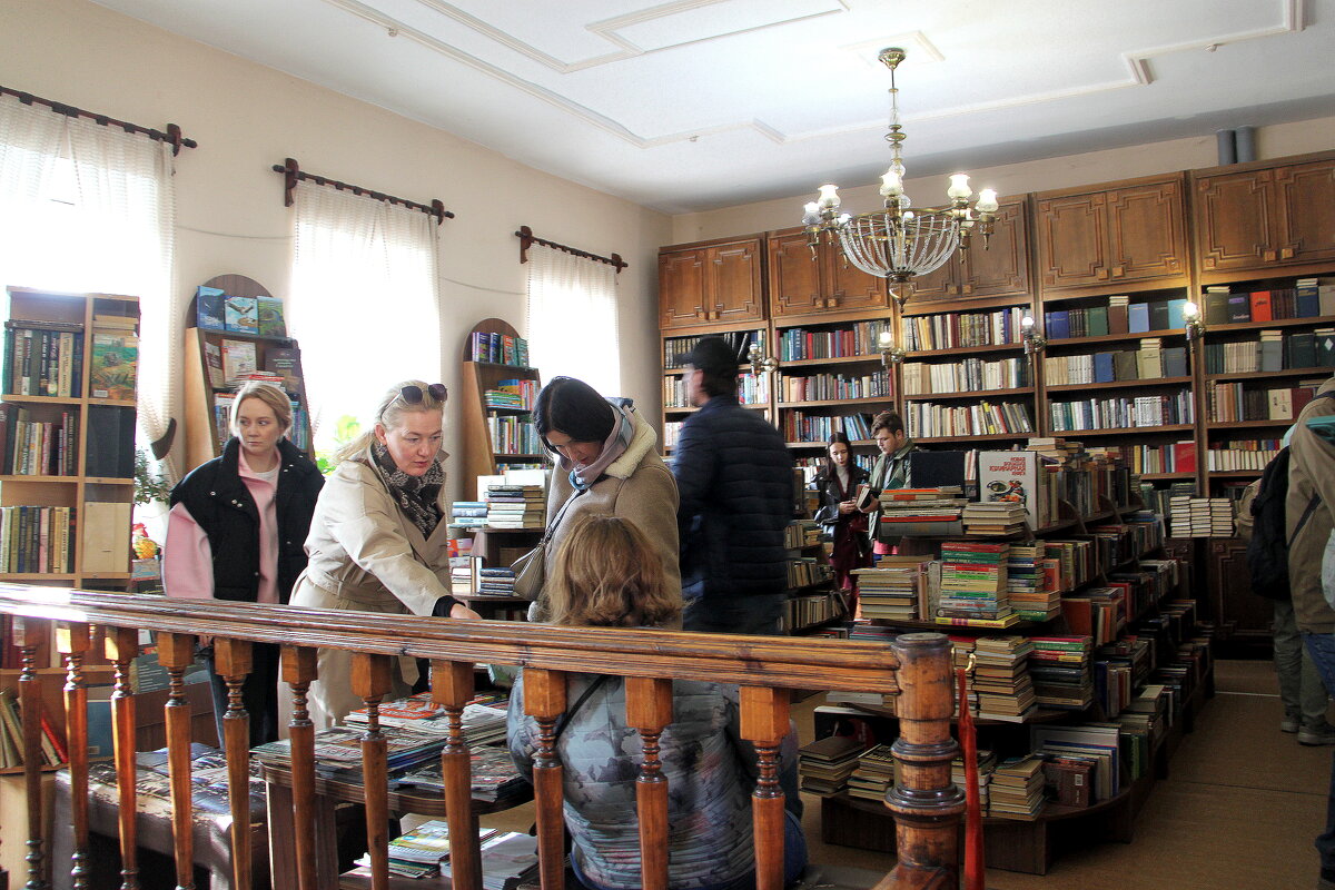 КНИЖНАЯ ЛАВКА "ВЯНОК" ИЗНУТРИ - Елена Даньшина