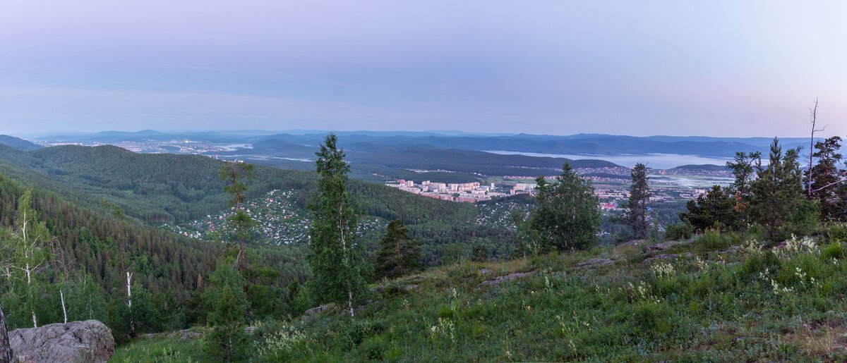 Перед рассветом (03:55). Ильменский хребет, г. Миасс, Машгородок, поселок и озеро Тургояк (панорама) - Алексей Трухин
