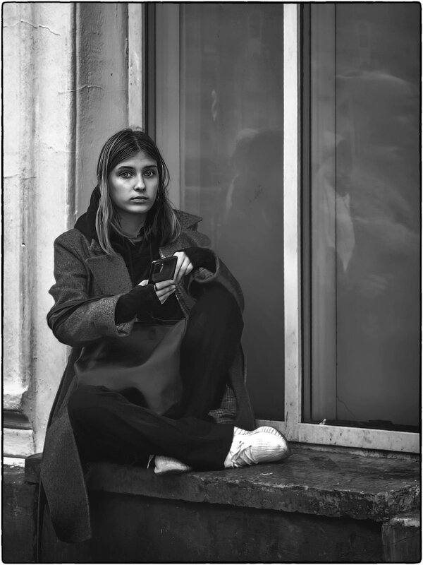 Девушка на подоконнике - Анатолий ИМХО