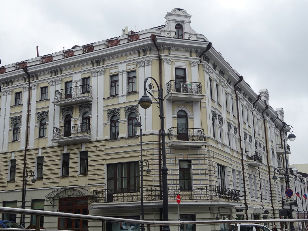 Здание бывшей гостиницы и театра «Золотой Рог». Владивосток - Лидия Бусурина